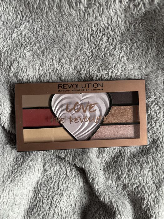 revolution love the revolution paletka cieni