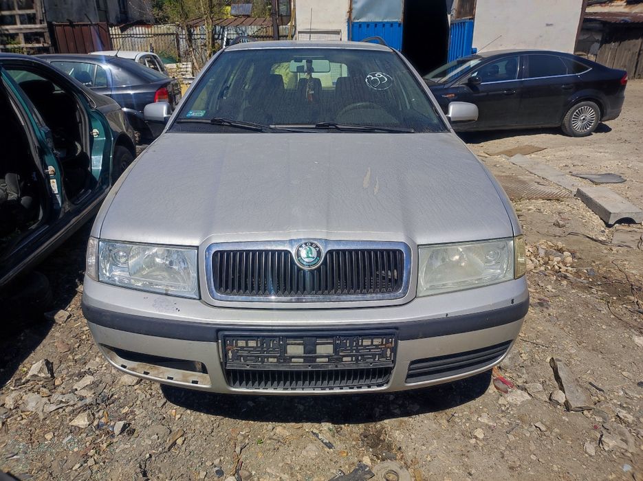Zderzak przedni SKODA OCTAVIA I