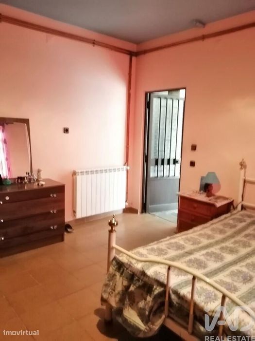 Prédio T4 em Loivos e Póvoa de Agrações de 550,00 m2