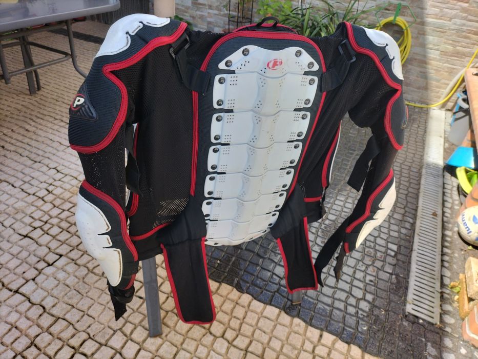 Botas Thor e colete integral