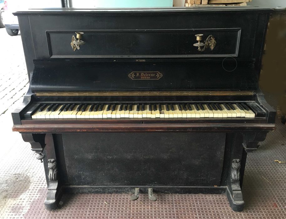 Pérola Centenária: Piano Antigo para Restauro
