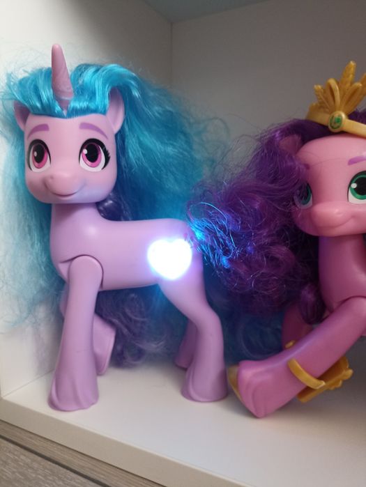 Kucyki pony Izzy Pipp śpiewające