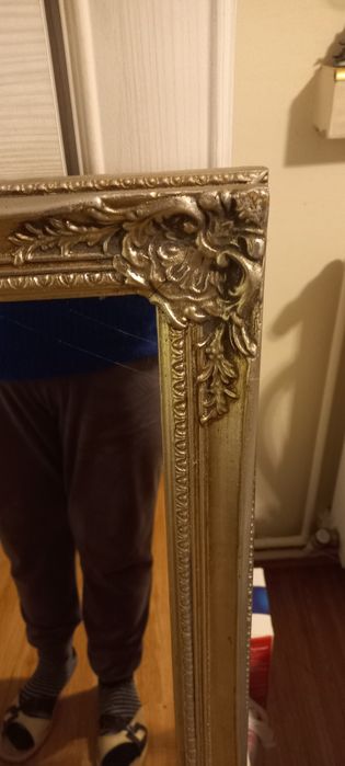 Lustro w starej ramię