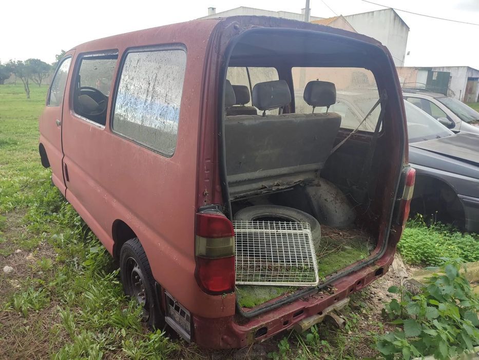 Toyota Hiace 2.4D de 1999 para peças