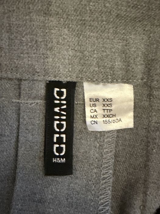 Чорна та сіра міні спідниця від H&M