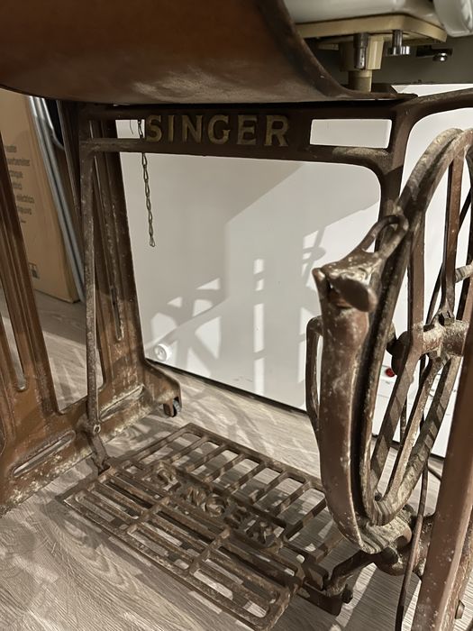 Maquina de Costura Singer c/movel