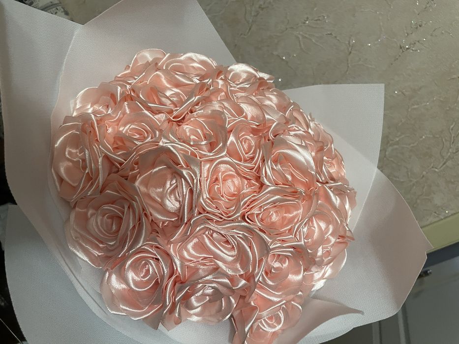 Чудовий подарунок до свята - букет із штучних (стрічкових) троянд