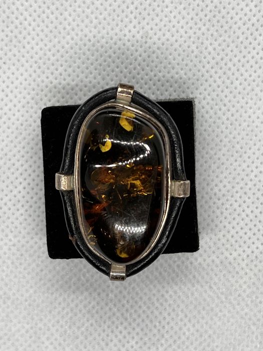 Pierścionki z bursztynem