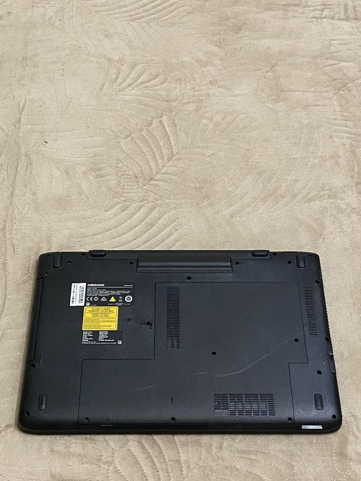 Ноутбук Medion Erazer P7648 17.3 core i7-7500 ОЗУ 16гб ссд256 nvidia