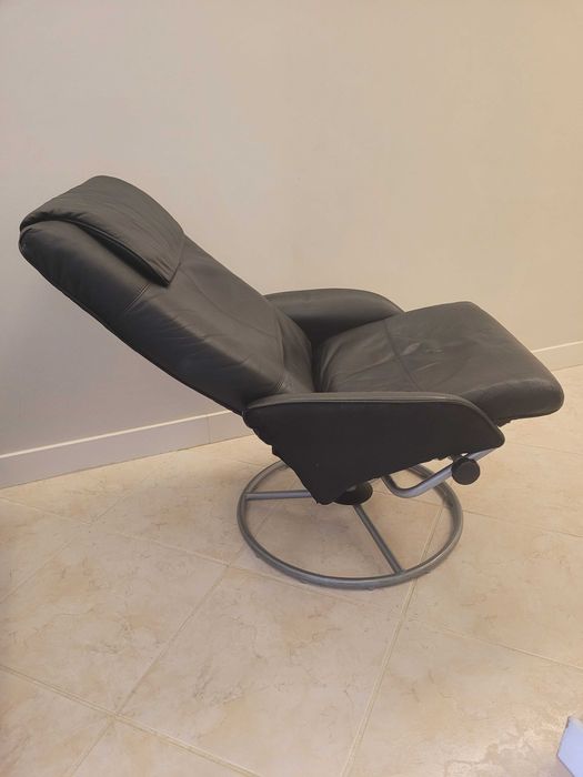 Conjunto 2 Poltronas em Pele IKEA + Mesa apoio IKEA