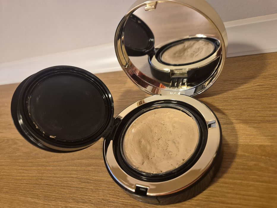 AGE 20's Signature Essence Pact Intense Cover 21 N