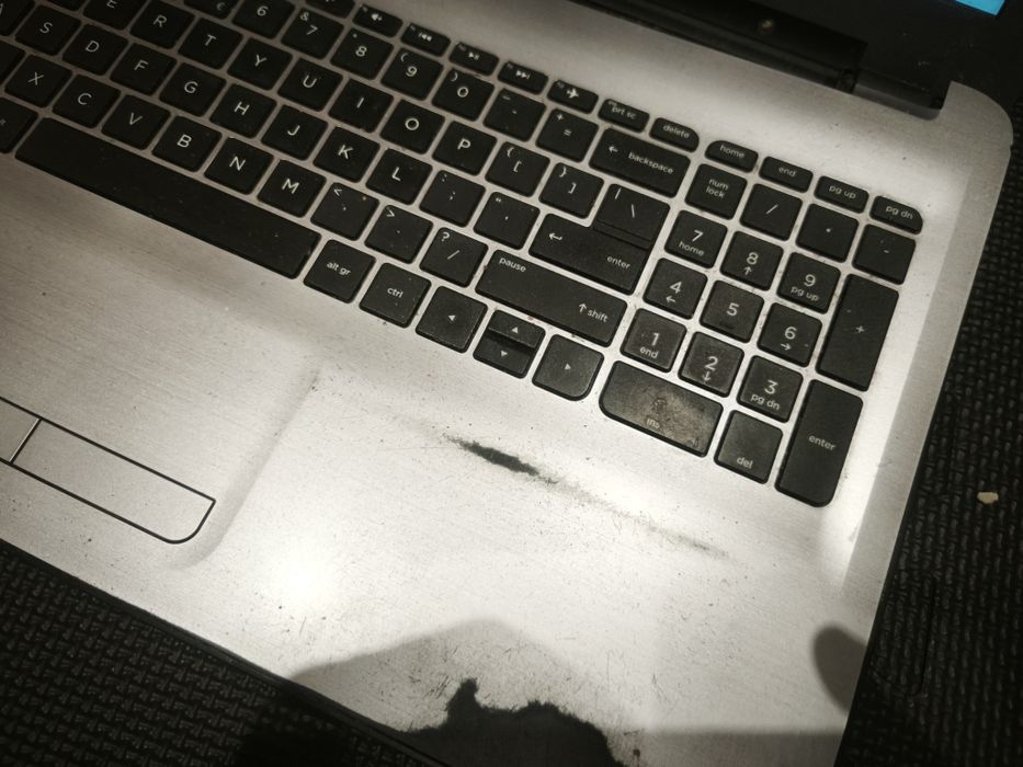 Uszkodzony laptop HP 15 i5 7gen  na części płyta