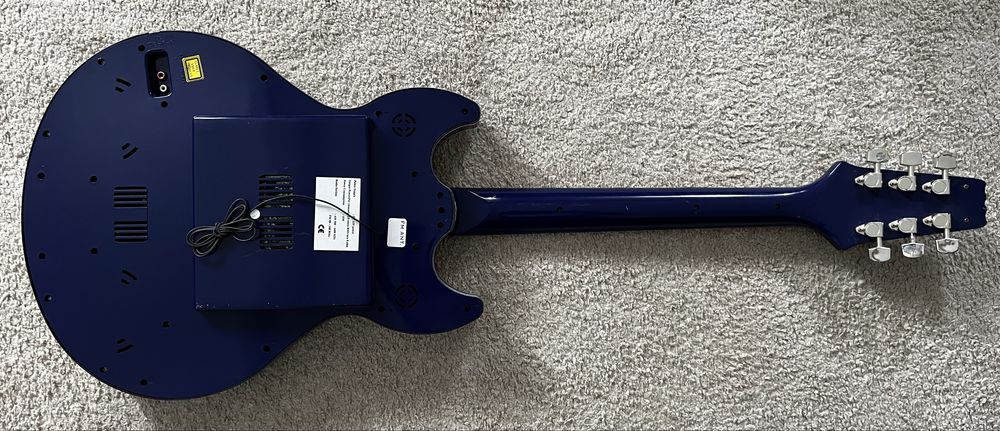 Radio/cd em forma de guitarra