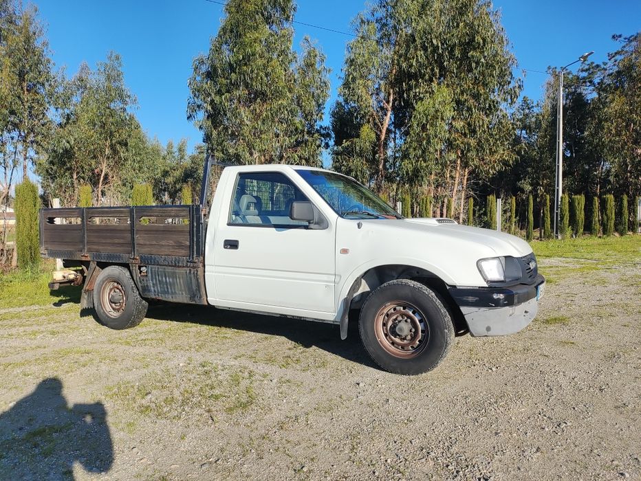 Isuzu  2.5 TD  com direção assistida