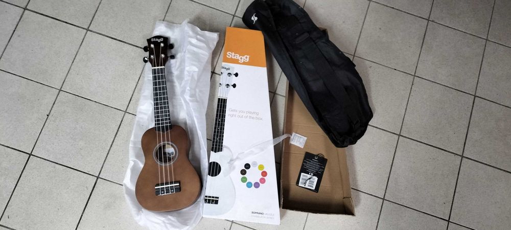 Ukulele Stagg novo