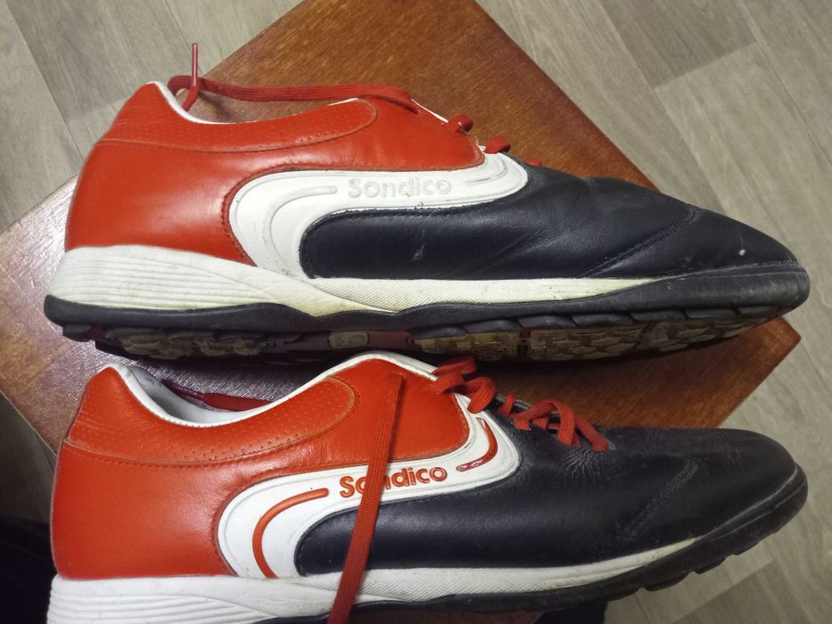 сороконожки , бутси кросовки 43, 44