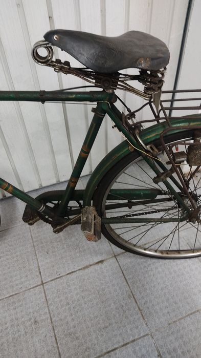 Bicicleta pasteleira com mais 50 anos