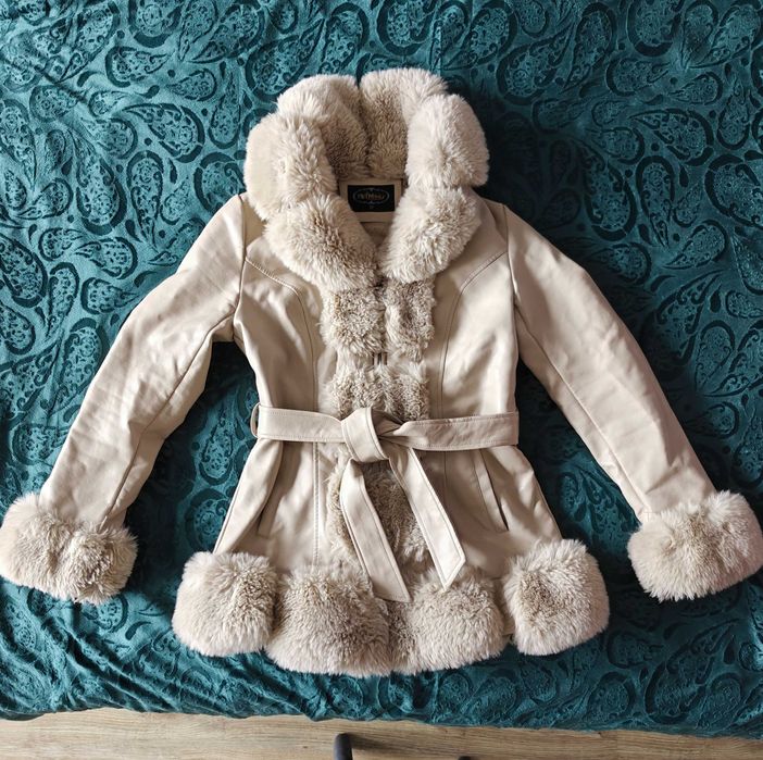 Piękny Płaszcz Futro Płaszczyk z futrem roz. S-M