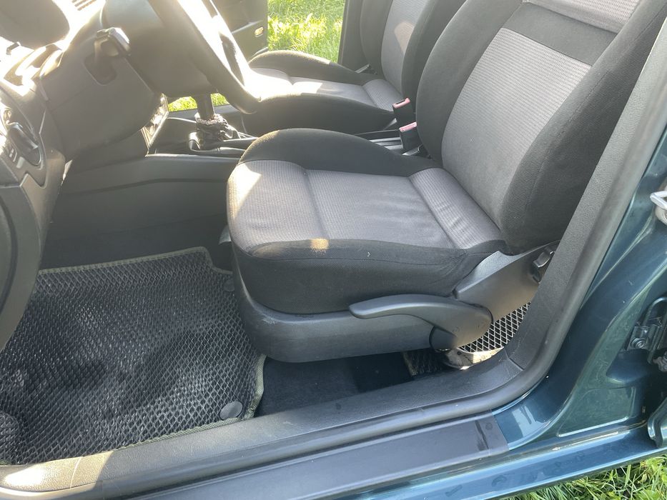 Продам VolksWagen Golf 4 2001 1.4  Бензин