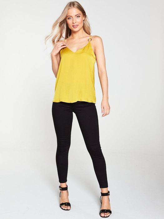 Top Musztardowy Na Ramiączkach Ze Złotym Detalem S