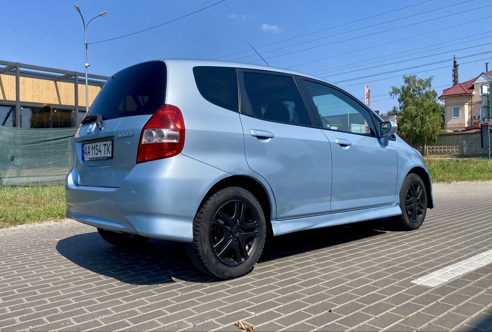 Продам автомобіль Honda Jazz