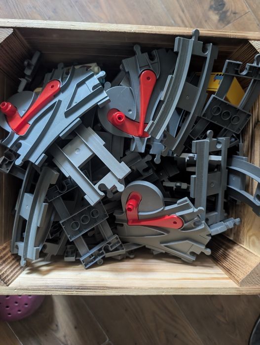 Tory LEGO Duplo plus pociąg z wagonami