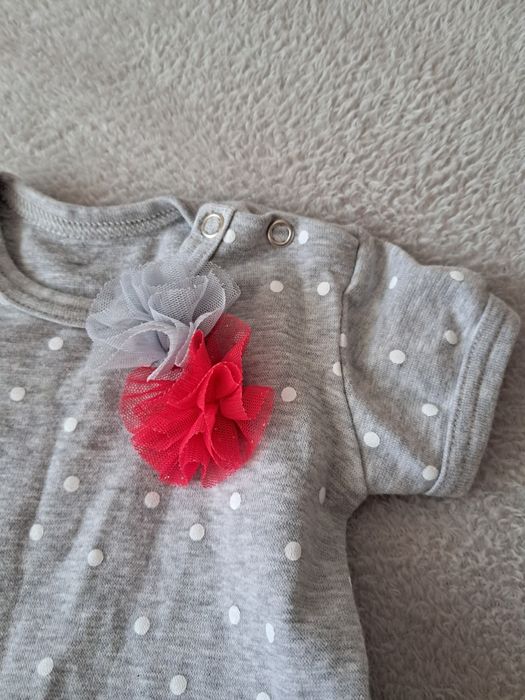 Prześliczna sukienka body tiul 68 Bambarillo krótki rękaw