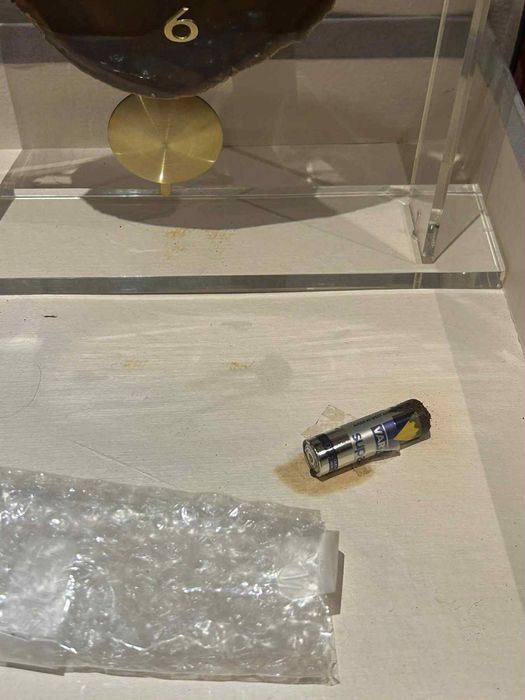 Relógio com pêndulo e pedra natural