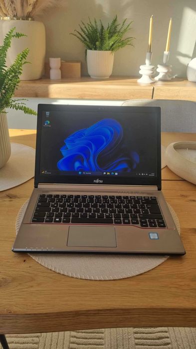 Laptop Fujitsu Lifebook | i7-6500U | 16 GB RAM DDR4 | 240 GB SSD | Windows 11