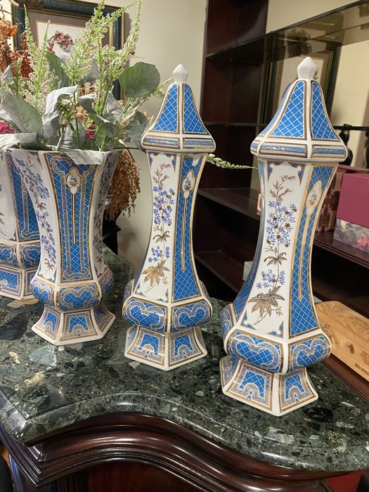 Cinco peças azuis em porcelana! Cada uma a 25 euros!