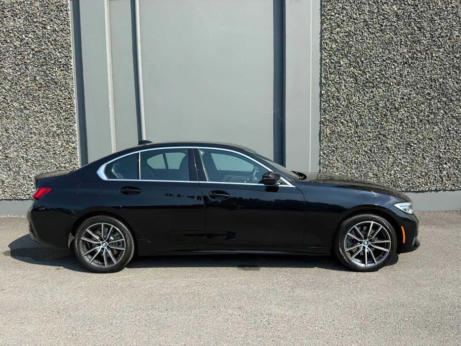 BMW 330xi      2020