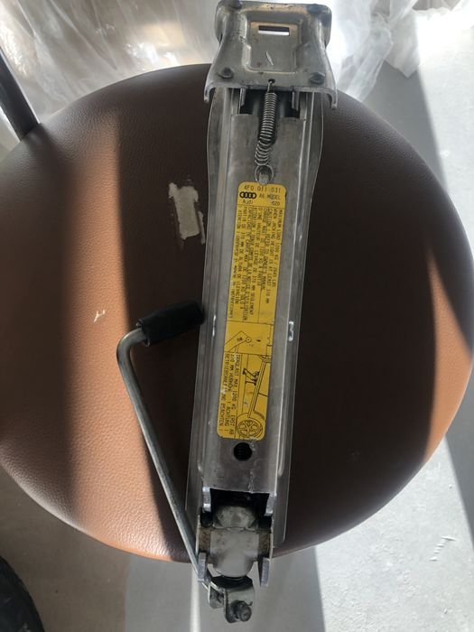 Домкрат audi a6c6 оригінал