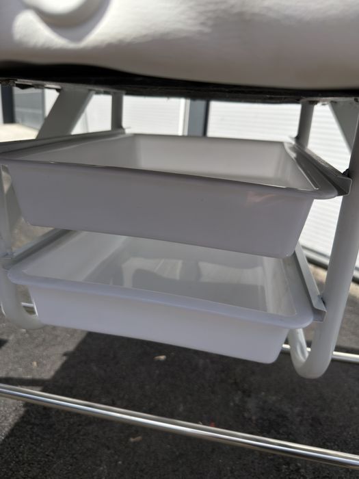 Кресло - кушетка косметологическое.