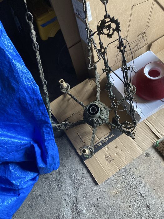 Candeeiro antigo de teto de ferro  fundido