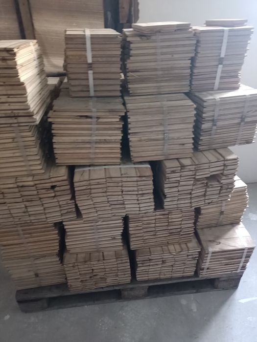 Parkiet bukowy z 1997r.  160m2