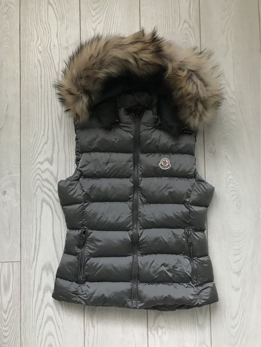 пухова жилетка Moncler з натуральним хутром