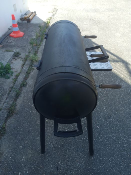 Grelhador churrasqueira fechado de botija