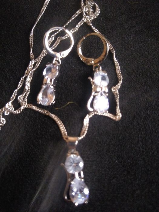 Biżuteria koloru srebrnego KOT