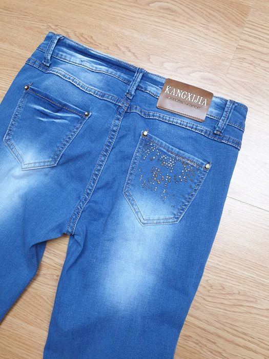 Śliczne spodnie jeansowe