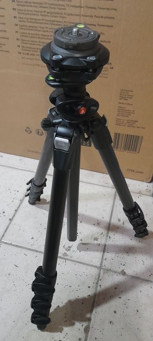 Штатив Manfrotto 055 Carbon Fibre 4-S Tripod (MT055CXPRO4). 
Це 4-сек