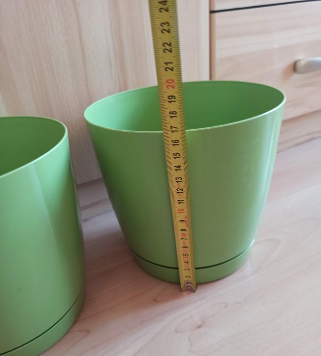 Dwie zielone doniczki