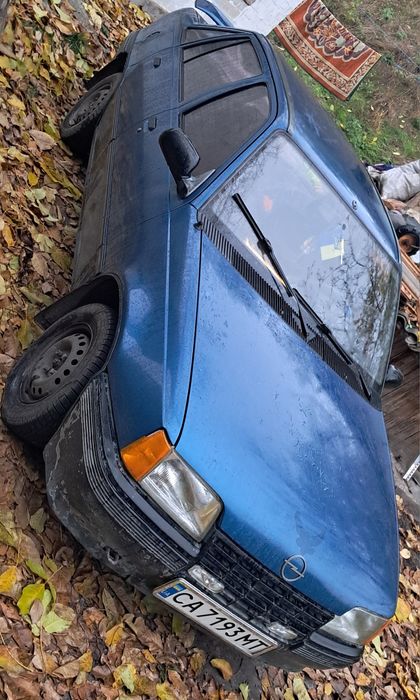 Опель кадет хароший економний автомобіль