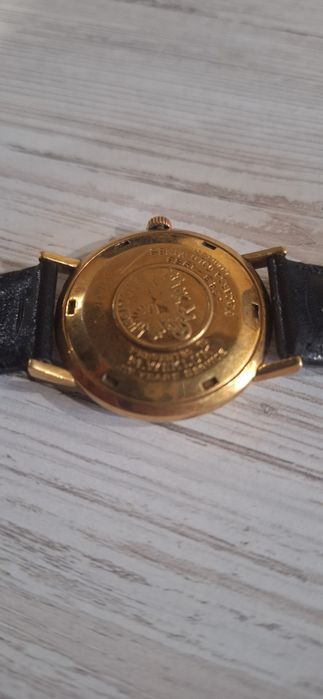 Часы Movado           .