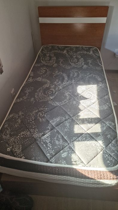 Cama solteiro com colchão