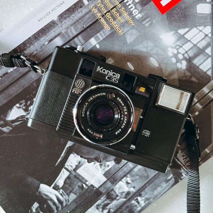 Konica C35AF плівковий фотоапарат