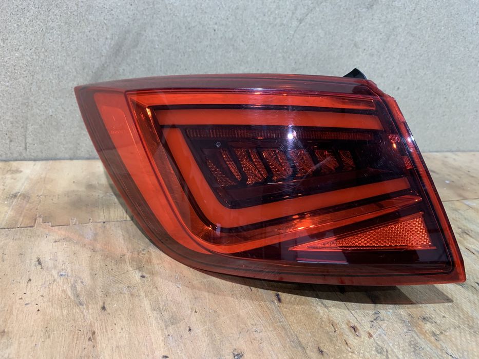 Seat Leon III 5 Lift kombi lampa lewa tylna lewy tył LED Europa
