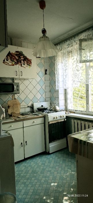 Кімната або койко - місце для працюючих жінок без хазяїв