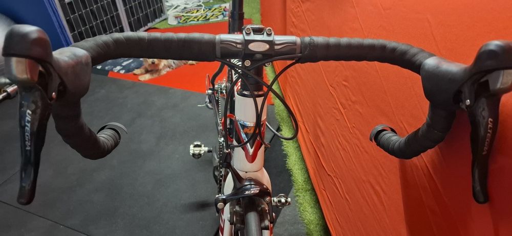 Bicicleta KTM strada LC 5000