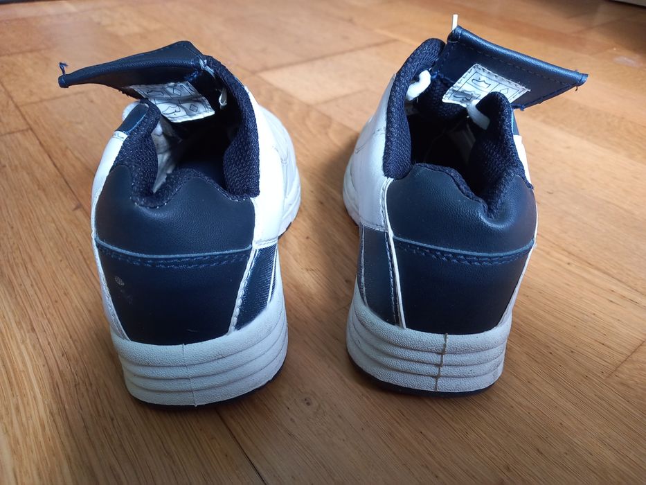 Buty sportowe r. 31 dł. wkł.20 cm