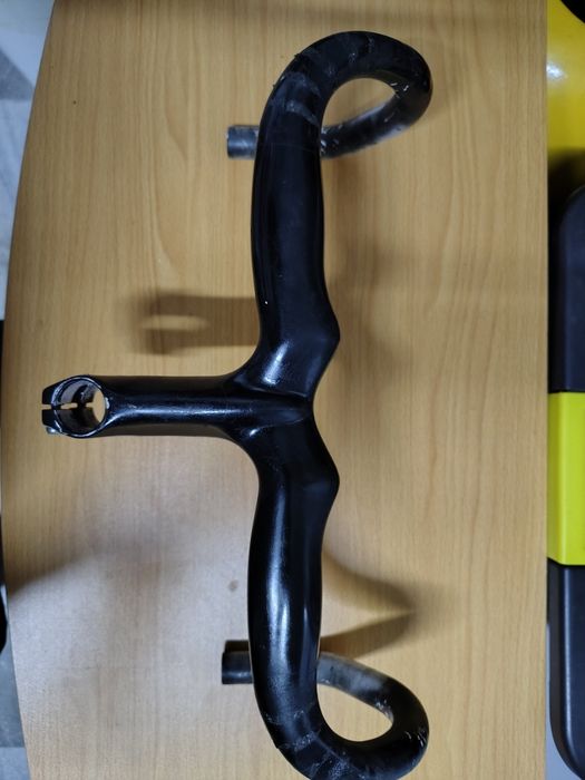 Guiador estrada carbono